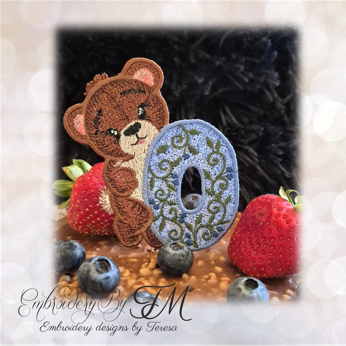 Cute bear No.0 / two variations/4x4 hoop
