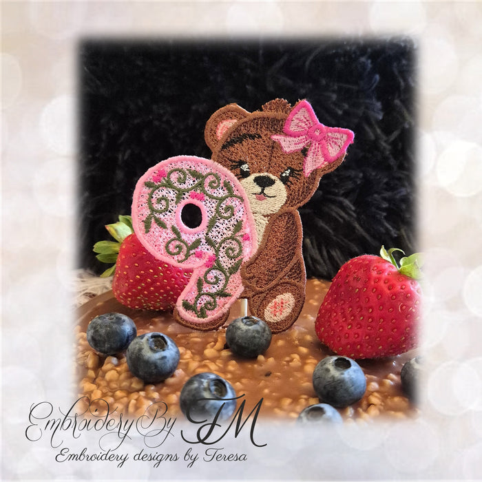 Cute bear No.9 / two variations/4x4 hoop