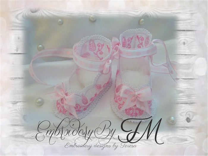 Baby booties No.52/ three sizes