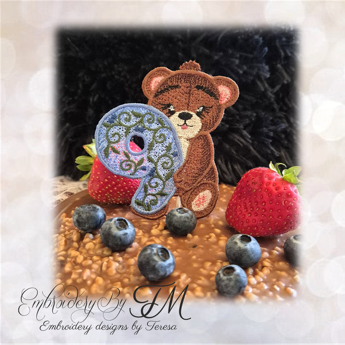 Cute bear No.9 / two variations/4x4 hoop