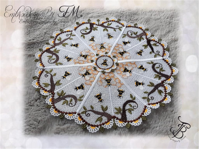 Doily with  bees/5x7 hoop