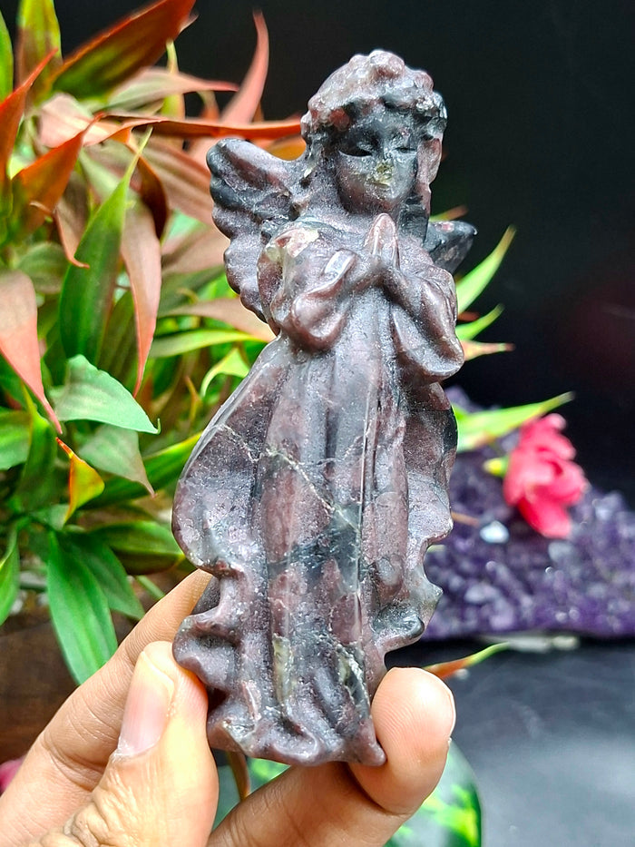 Garnet Winged Angel Carving – A Symbol of Strength, Prayer, and Divine Love | Weight 141 gm