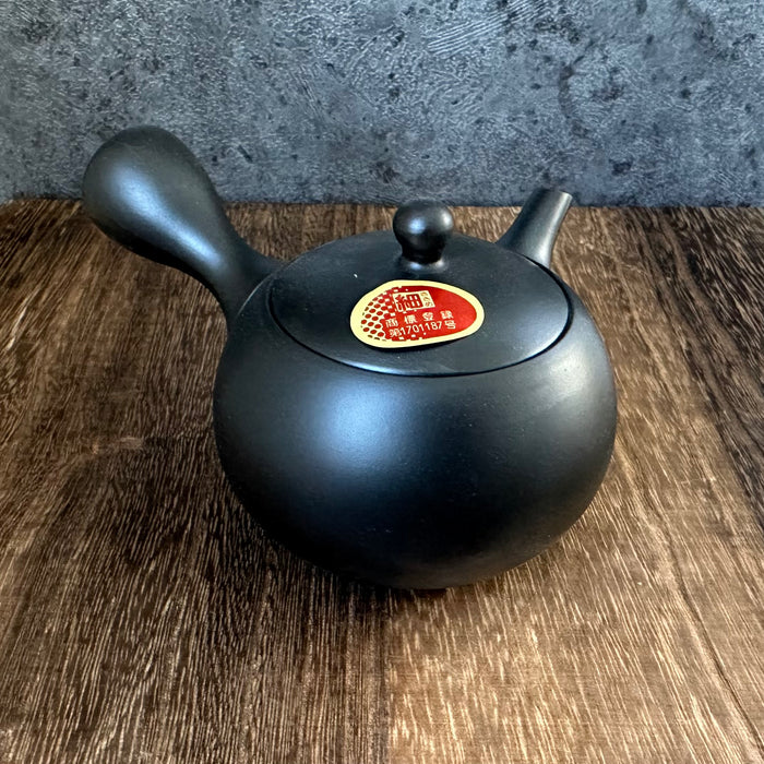 Takasuke Kiln 高資陶苑 ru46: Tokoname Kyusu Tea Pot, Black, Ceramic Mesh Strainer 210 ml