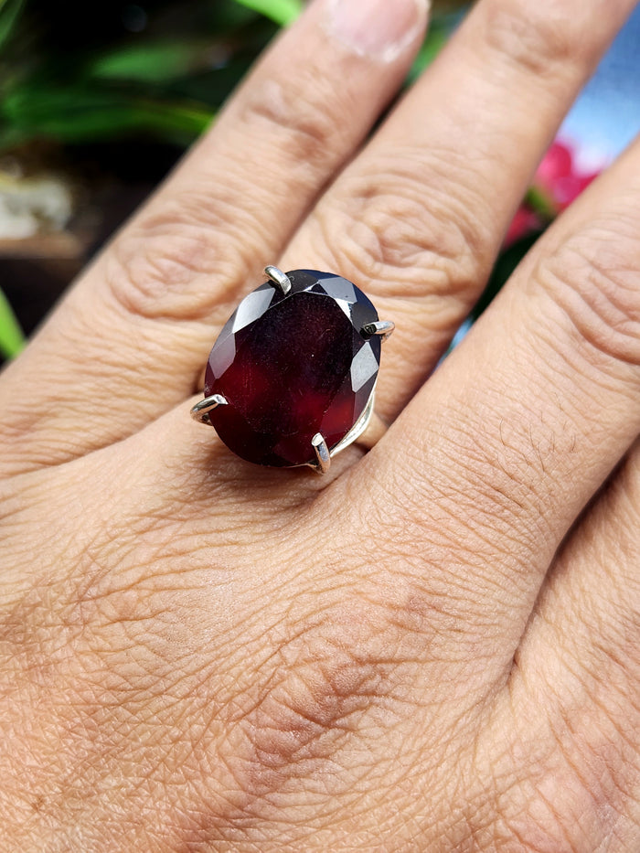 Red Garnet Silver Ring in 925 silver - Gleaming Strength And Symbolizing Resilience on Special Occasions - Finger Ring - Shwasam