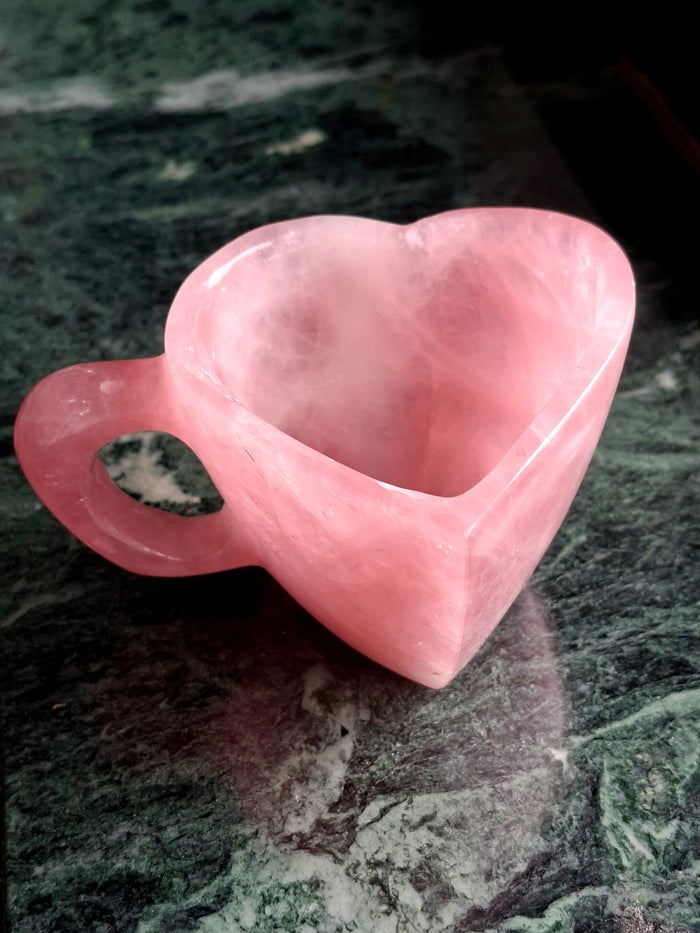Rose Quartz Heart-Shaped Cup: Symbol of Love, Serenity, and Elegant Home Décor