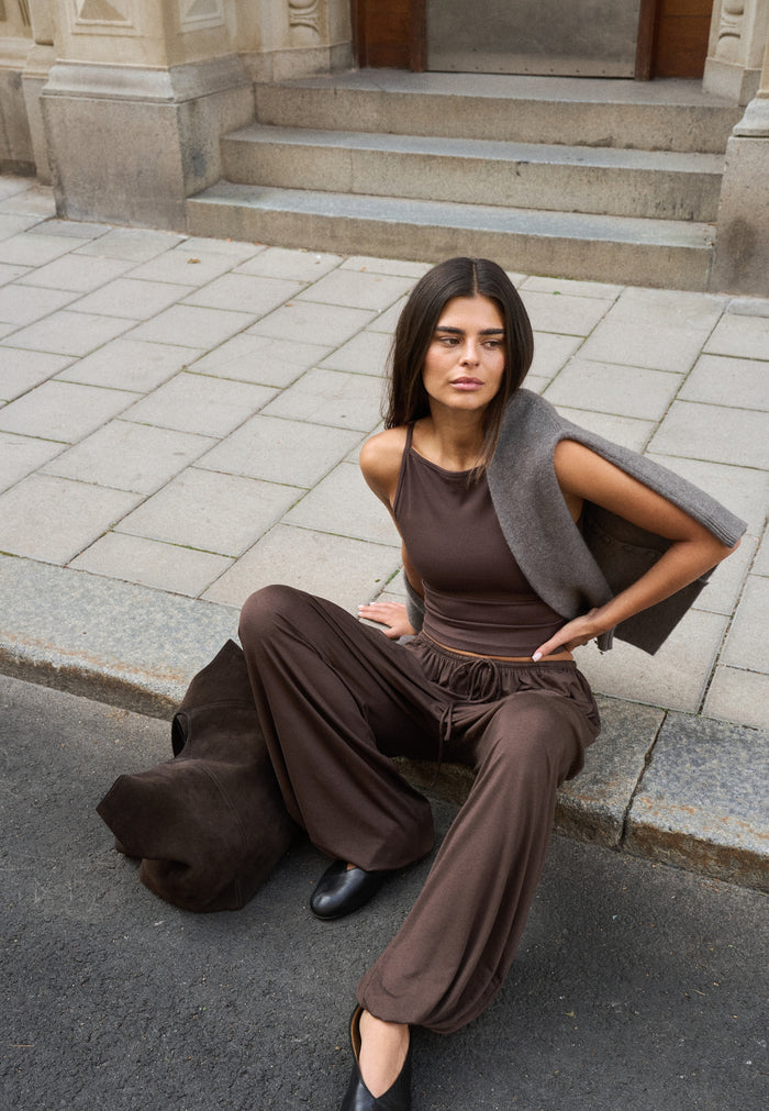 Softsculpt High Neck Top - Espresso